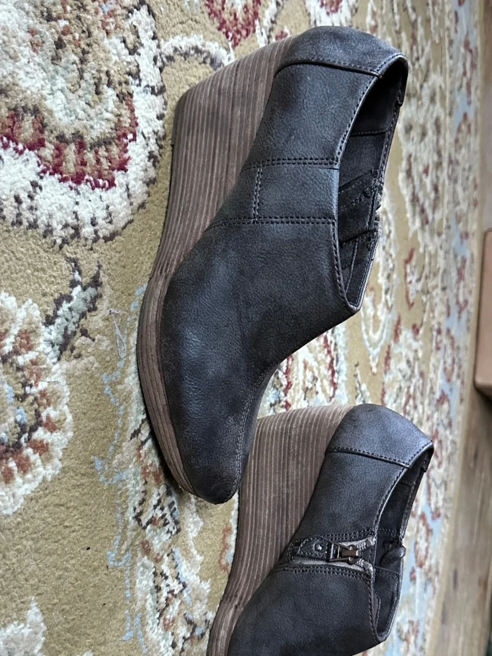 Size 8 Dr. Scholl’s wedges